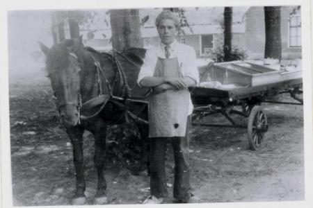 oude haringkar met paard 